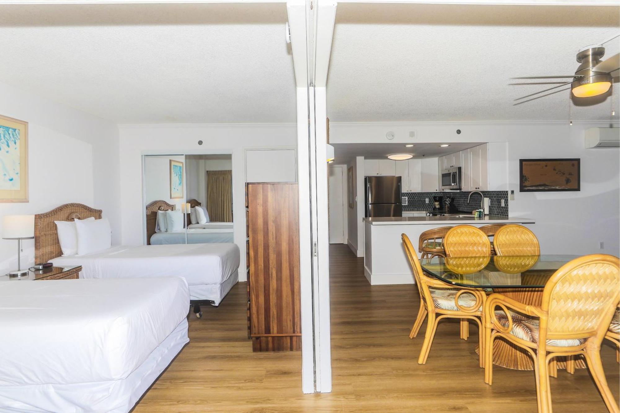 Ilikai Tower 943 Yacht Harbor View 2br Apartment
