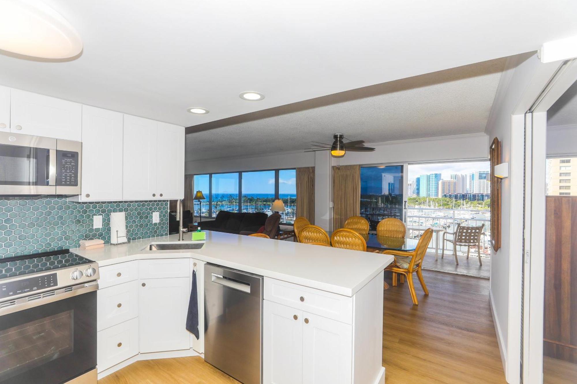 Ilikai Tower 943 Yacht Harbor View 2br